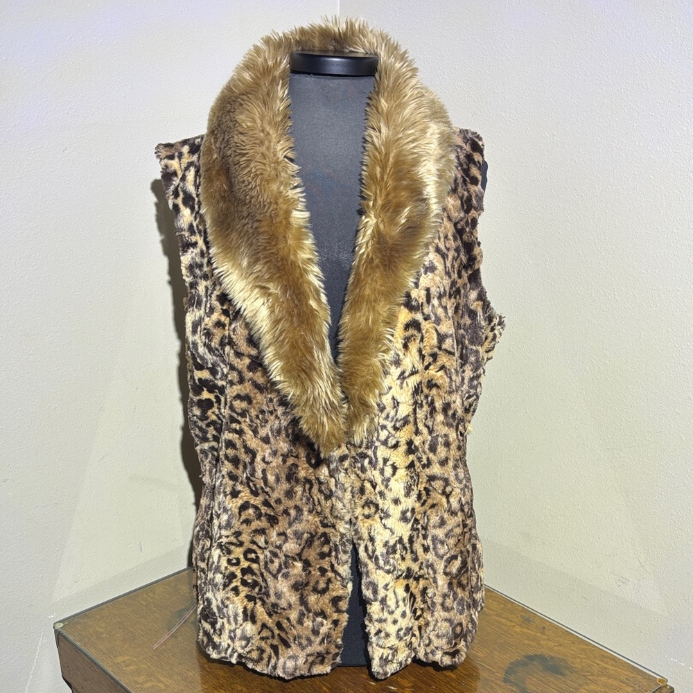 Reba Animal Print Faux Fur Vest, EUC, open front, size large